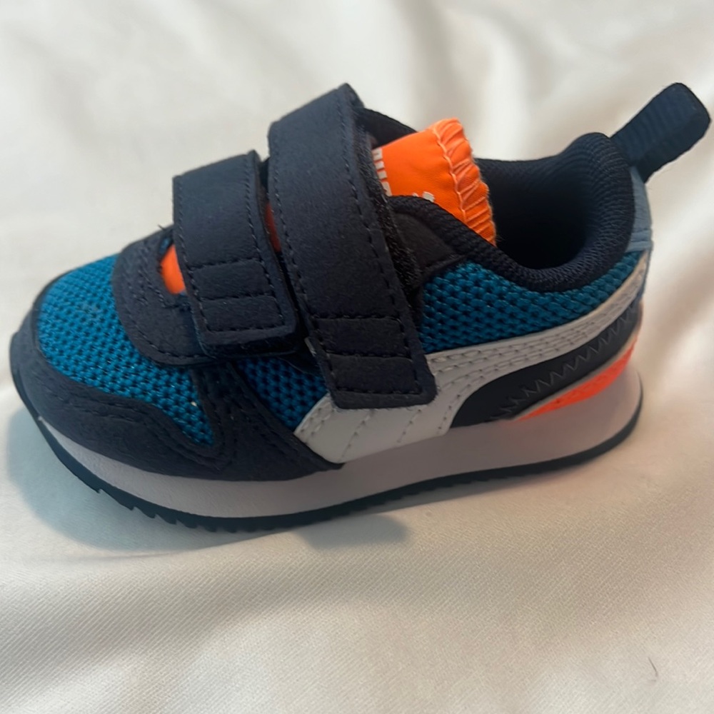 Puma infant shoes NWT 4C